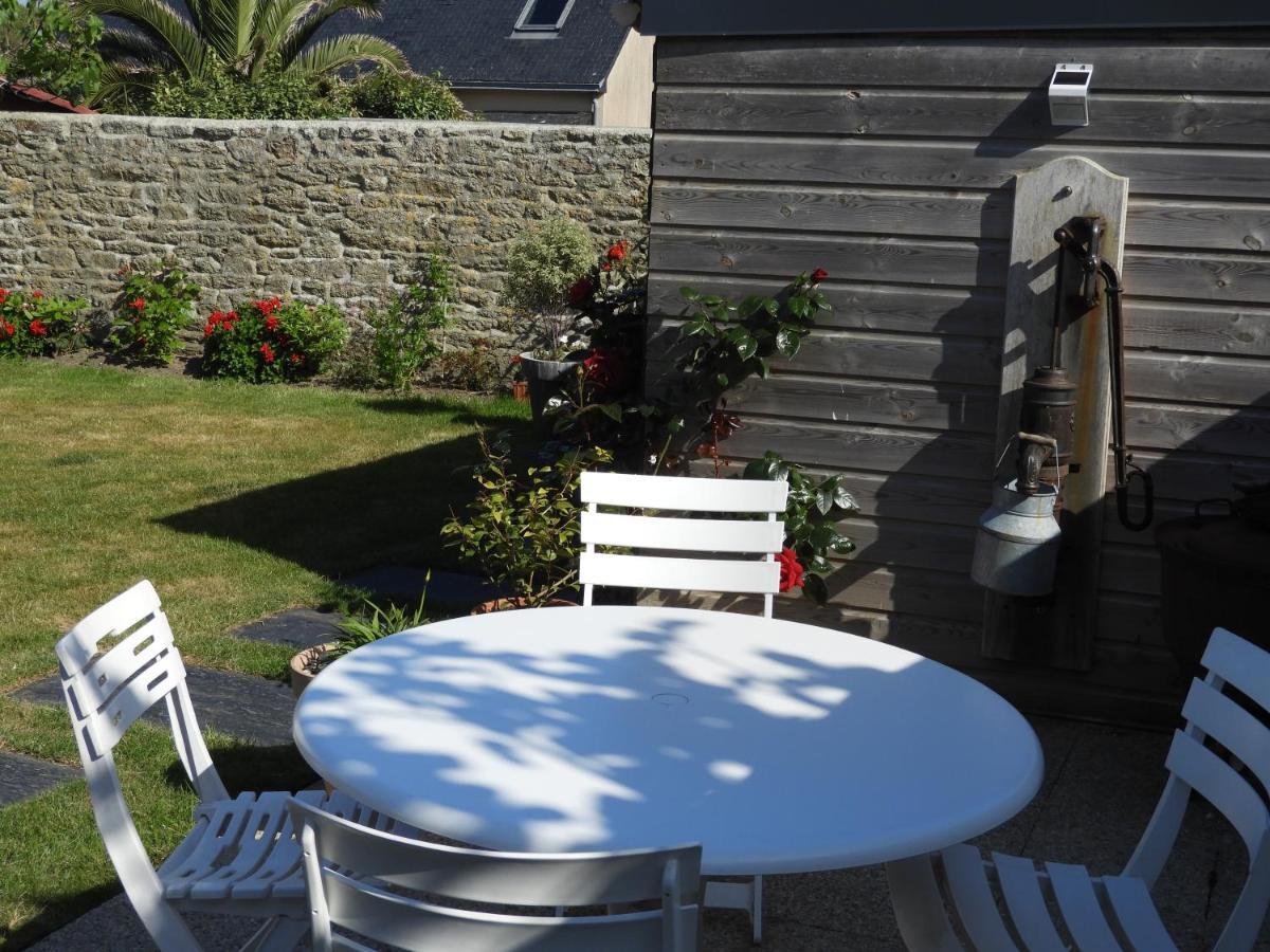 Bed and Breakfast Les Volets Bleus Saint-Guenole Экстерьер фото